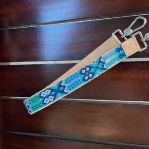 BEAUTIFUL CONSUELA WRISTLET STRAP